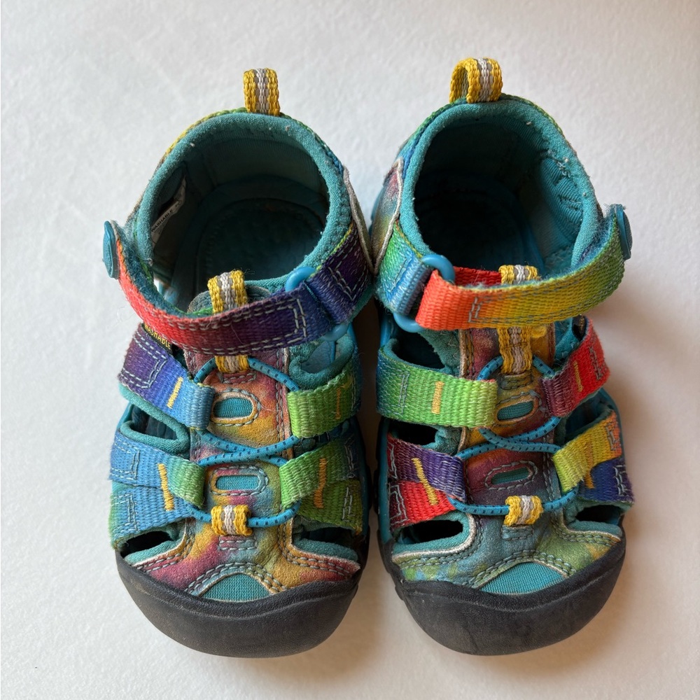 Keen Sandals - size 6 or EU 22